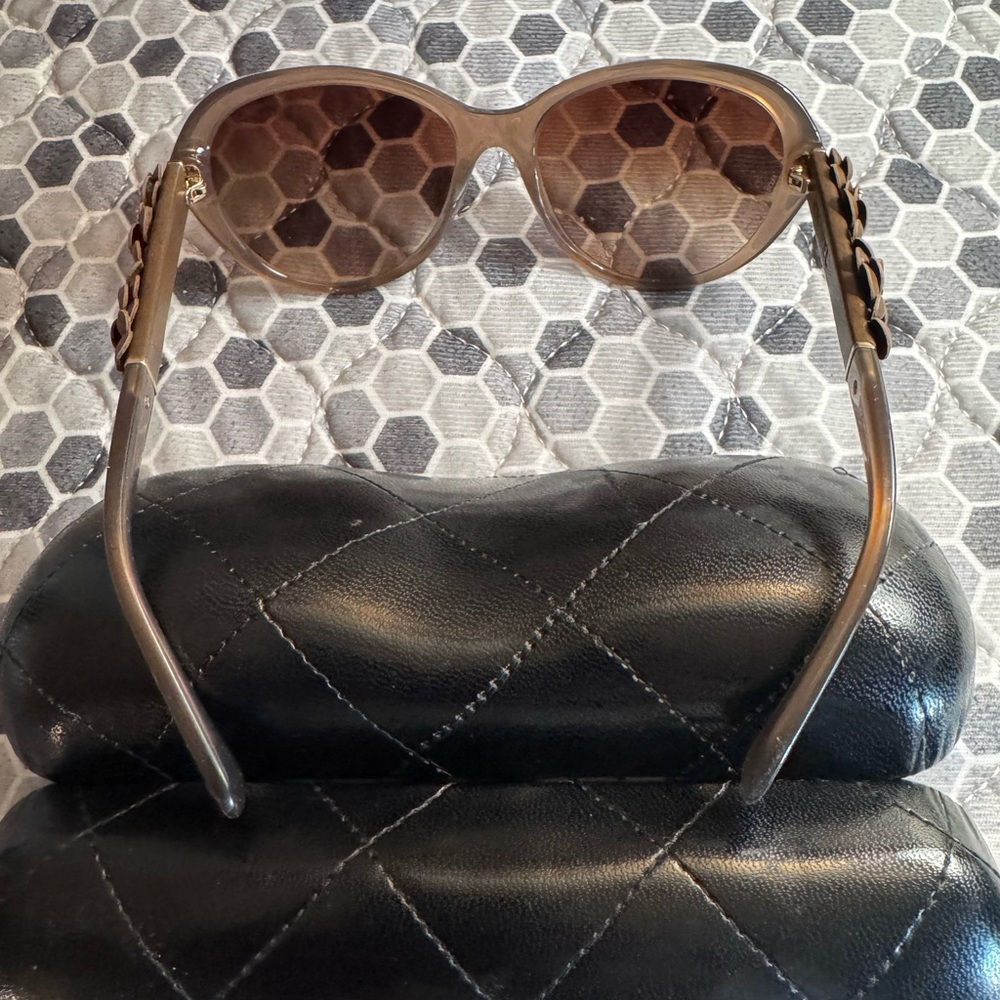 Authentic Chanel brown sunglasses - Picture 6 of 9